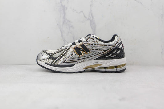 New Balance 1906R en blanco y dorado metálico