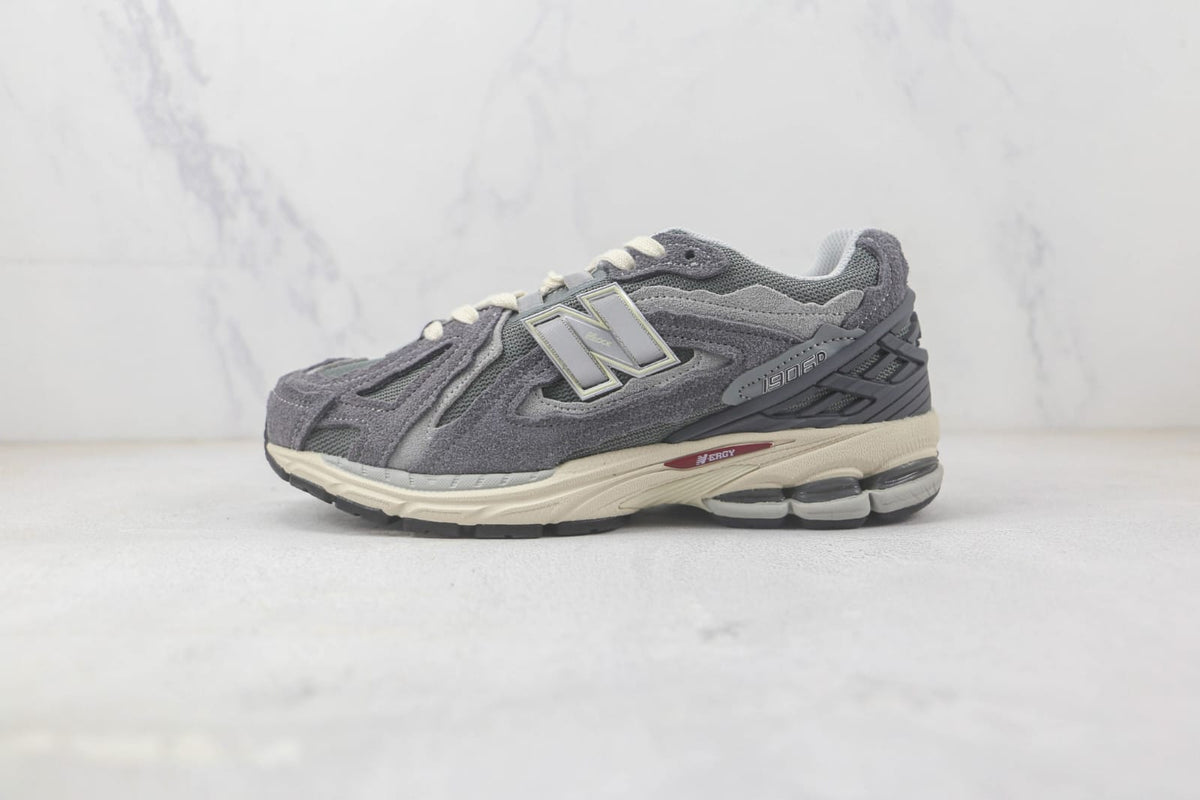 New Balance 1906D Protection Pack en color gris (Harbor Grey / Castlerock)